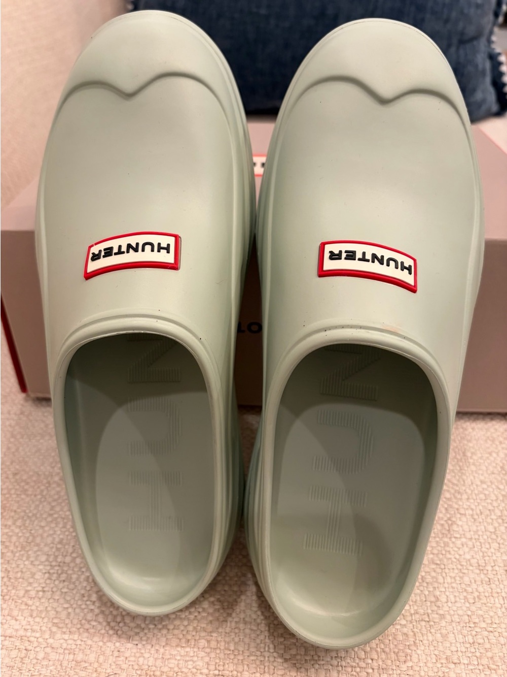 Hunter Slip-On Elana Clogs in light green with Red Logo/new without tags/sz 9 - Picture 9 of 14